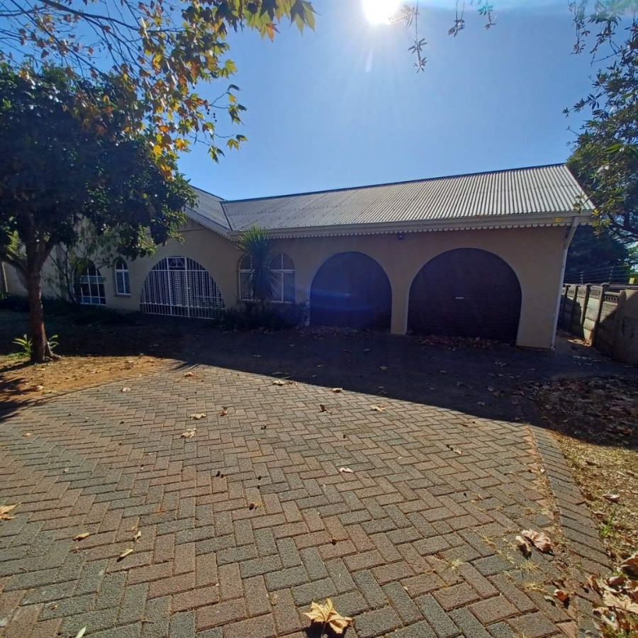 To Let 5 Bedroom Property for Rent in Generaal De Wet Free State